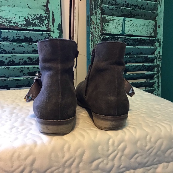 Very Volatile Brown Boots - Picture 2 of 7